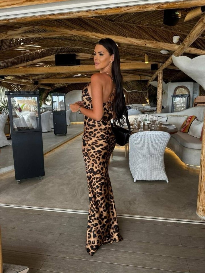 Kadın Saten Kumaş Leopar Desenli Uzun Askılı Elbise