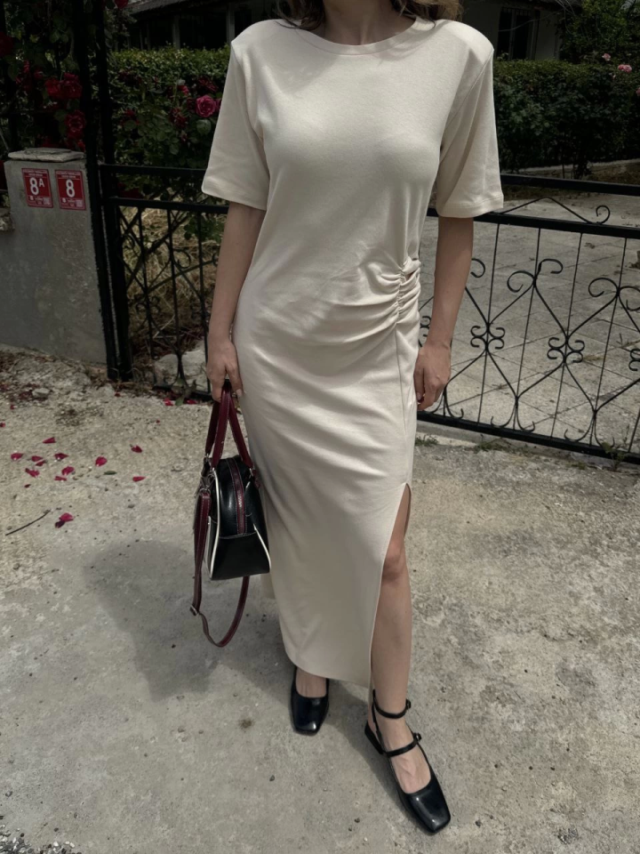 Kısa Kollu Uzun Yandan Yırtmaçlı Elbise - Beyaz